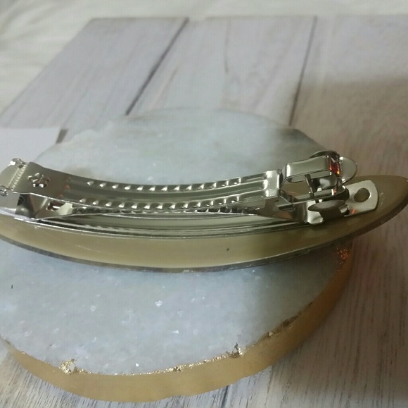 Flower Barrett - Picture 3 of 3